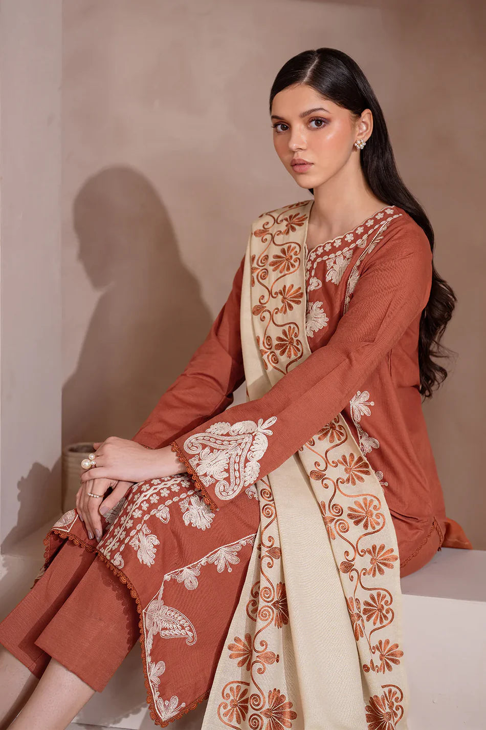IZNIK EXCLUSIVE EMBROIDERED DHANAK UNSTITCHED 3PC SUIT
